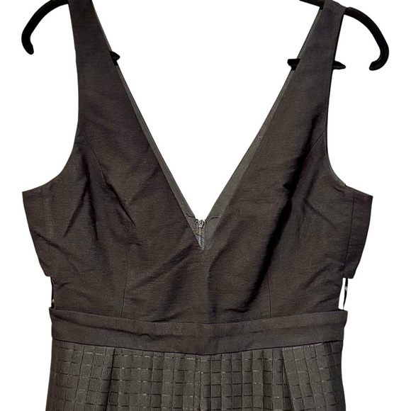 FINDERS KEEPERS Wide Leg Cropped V-Neck Side Cutout Grid Pattern Leg Jumpsuit - Picture 3 of 11